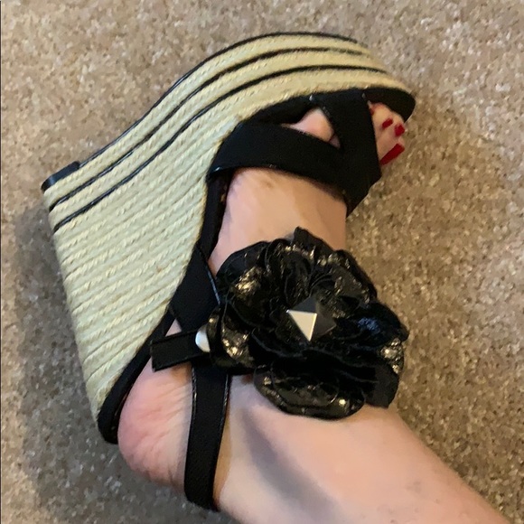 Betsy Johnson wedged heels Sz 6 - Picture 7 of 8